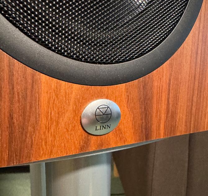 Linn Majik 109 Loudspeakers - in Walnut 