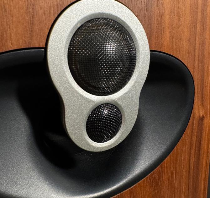 Linn Majik 109 Loudspeakers - in Walnut 