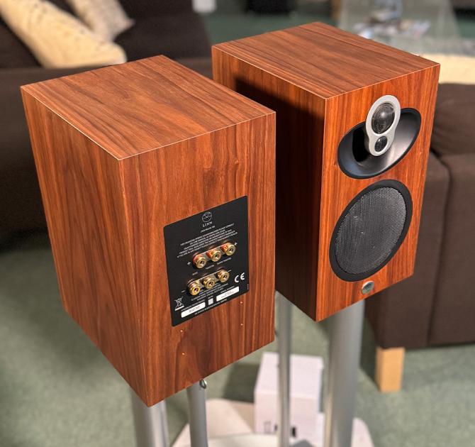 Linn Majik 109 Loudspeakers - in Walnut 