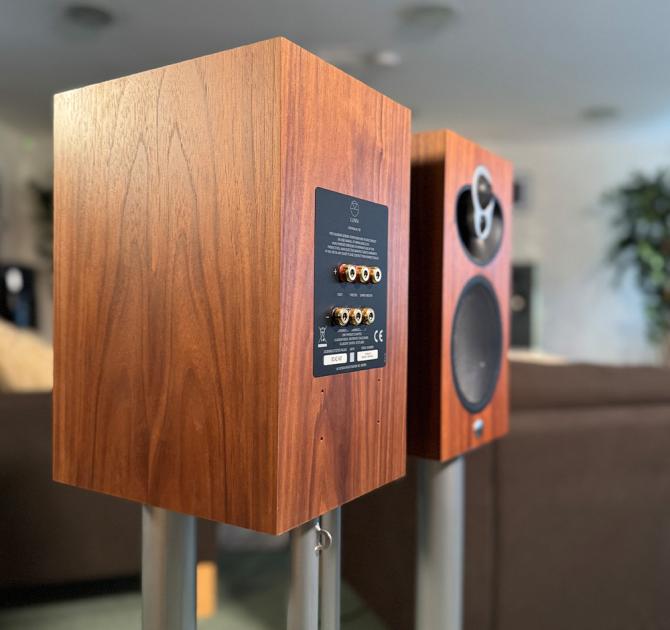 Linn Majik 109 Loudspeakers - in Walnut 