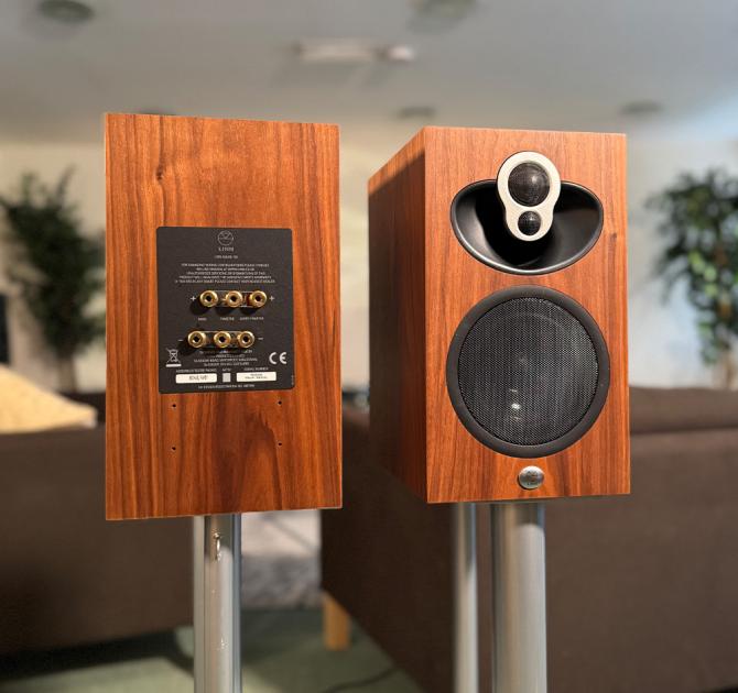 Linn Majik 109 Loudspeakers - in Walnut 