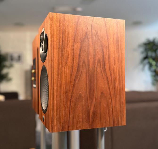 Linn Majik 109 Loudspeakers - in Walnut 