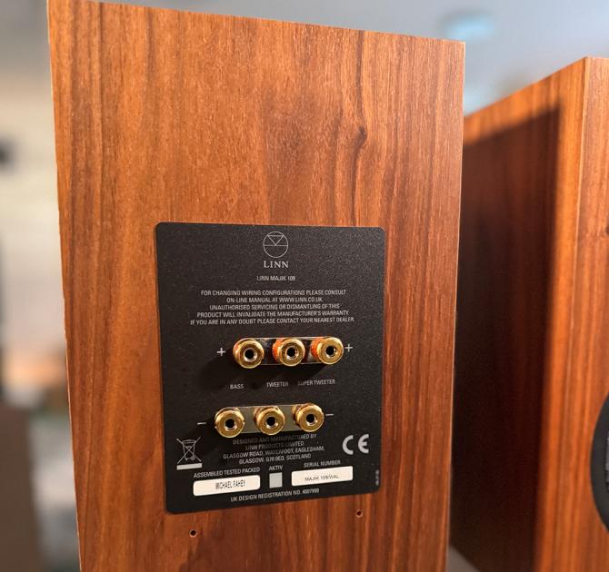 Linn Majik 109 Loudspeakers - in Walnut 