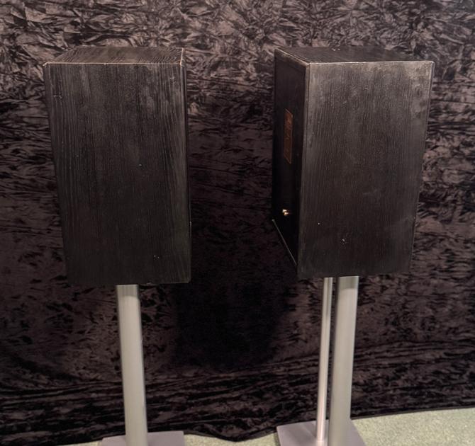 Linn Sara Speakers
