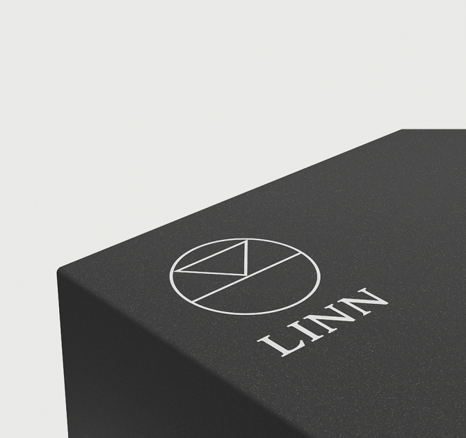Linn Selekt DSM Integrated with Katalyst logo close-up.