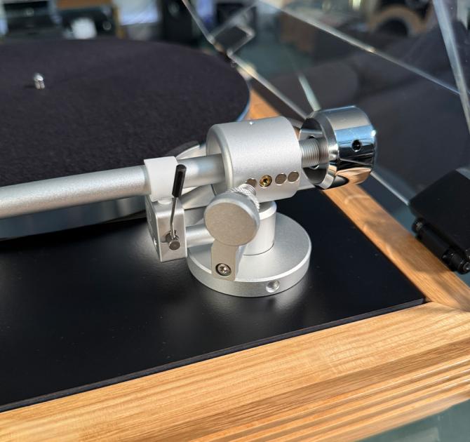 Linn Majik MM LP12 Fluted turntable in oak in the ripcaster showroom 