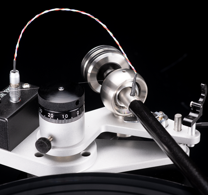 VPI Prime 21 Plus Turntable.  Close-up of the tonearm connection.