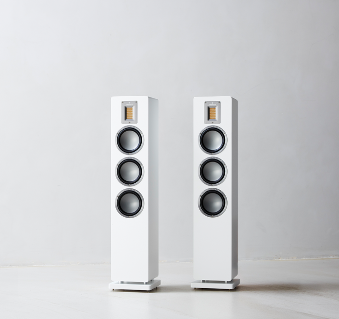 Audiovector QR5 pair in white
