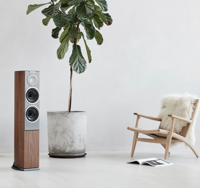 Audiovector R3 Arreté next to a large houseplant with a chair in front of the speaker
