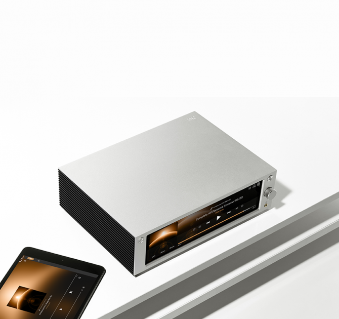 HiFi Rose RS250 Streamer, DAC and pre-amplifier with iPad