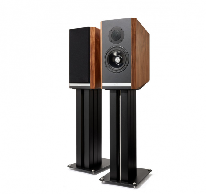Kudos Titan 505 speakers with stand in Walnut