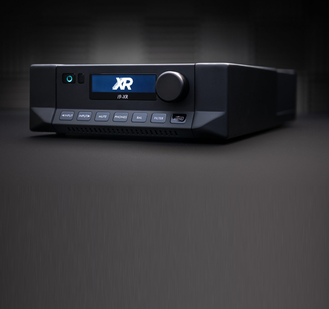 Cyrus i9-XR Integrated Amplifier front and side view