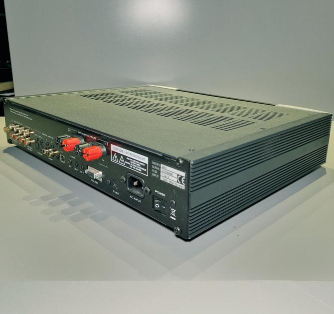 Ex-Demonstration Moon 240i Integrated Amplifier