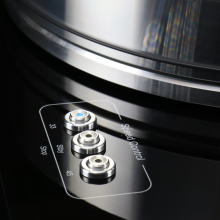 Project Signature 10 (no cartridge) - Turntable close-up of the speed control buttons "33", "standby/stop" and "45".