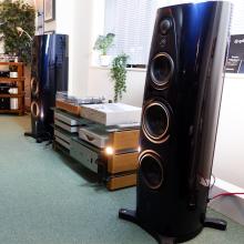 Linn 360 speakers in the ripcaster showroom.  Our 360s are the Heritage colour which is a dark blue.  We have other pieces of HiFi kit in this photo but the 360 is viewed in the foreground with it's twin in the background