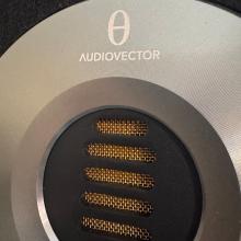Audiovector Trapeze Ri close-up of the front detail