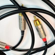 Vertere Blackline Interconnect Cable close view of two of the connectors