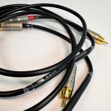 Vertere Blackline Interconnect Cable closer view of a couple of the connectors