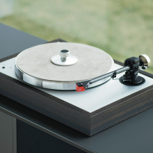 Project Leather-IT 12" leather mat in light grey on top of a turntable