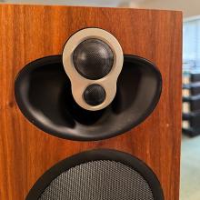 Linn Majik 109 Loudspeakers - in Walnut 