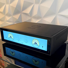 Rose RS150B Network Streamer, DAC and pre-amplifier showing VU meters