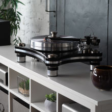VPI Signature 21 Turntable on top of some shelves