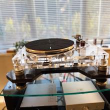 The Vertere ISO Shelf in black with a Vertere turntable on top of it
